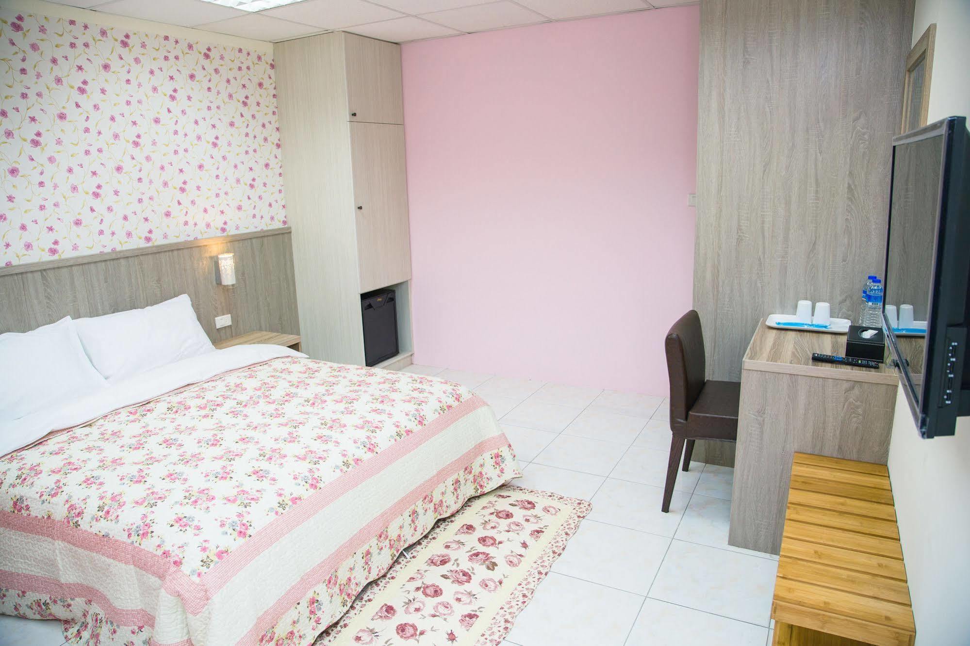 Happy Castle Cottage Hualien City Ngoại thất bức ảnh